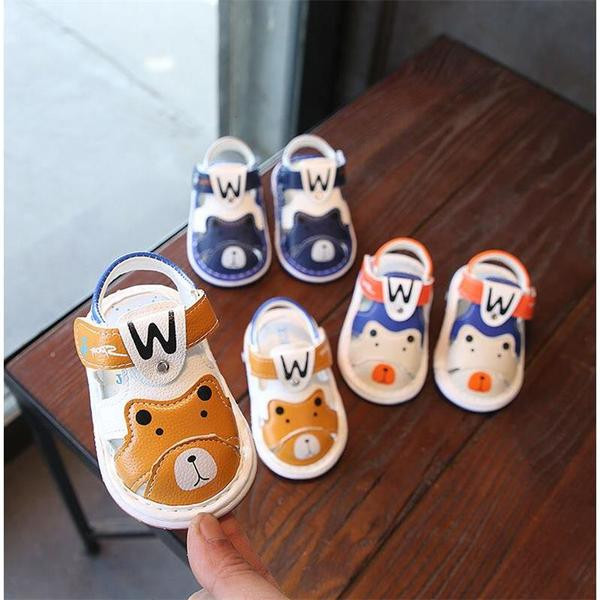 Modern gyerekszandál fiúknak három színben