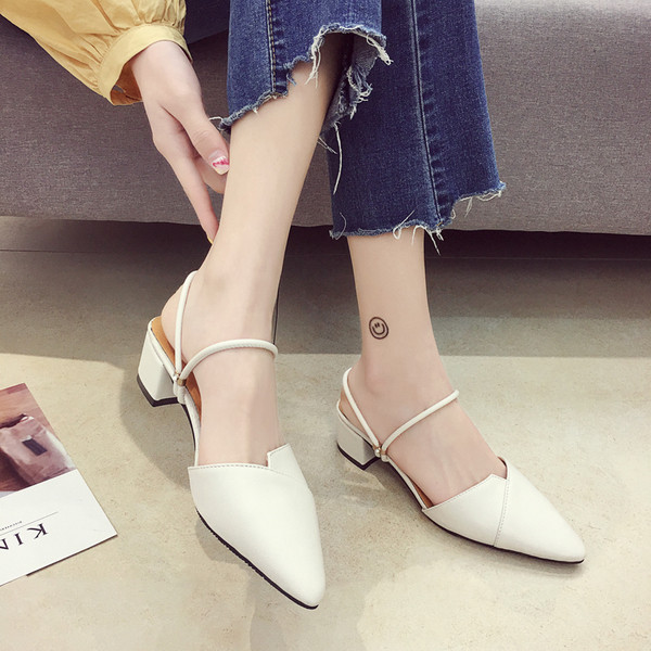 Modern női szandál eko bőrből fehér és fekete színben