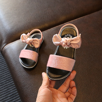 Modern gyerekszandál lányoknak három színben, szalagokkal