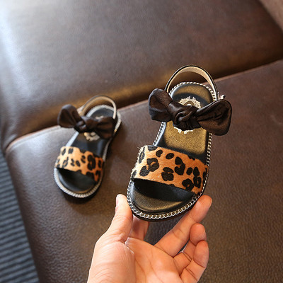 Modern gyerekszandál lányoknak három színben, szalagokkal