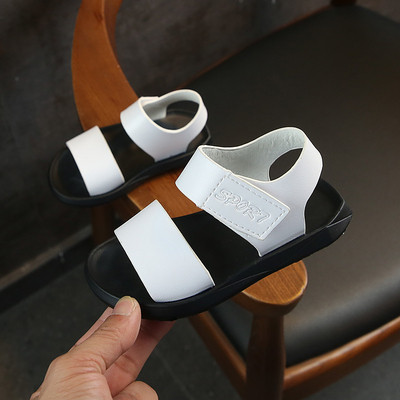 Παιδικά σανδάλια από συνθετικό δέρμα σε λευκό και μαύρο χρώμα