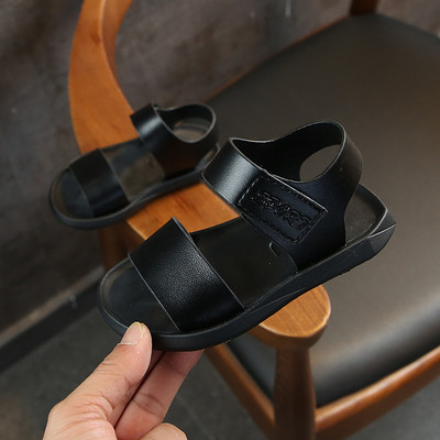 Παιδικά σανδάλια από συνθετικό δέρμα σε λευκό και μαύρο χρώμα