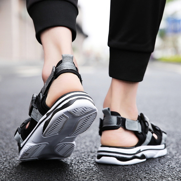 Sandale moderne pentru bărbați cu talpă plate în trei culori