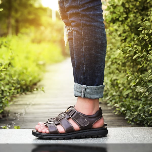 Modern férfi szandál eko bőrből, két színben