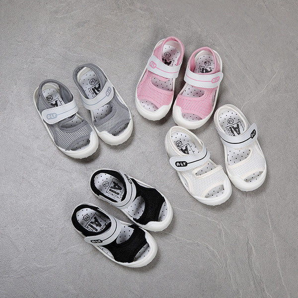 Gyermek szandál fiúknak és lányoknak négy színben