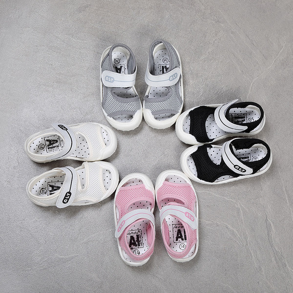 Gyermek szandál fiúknak és lányoknak négy színben