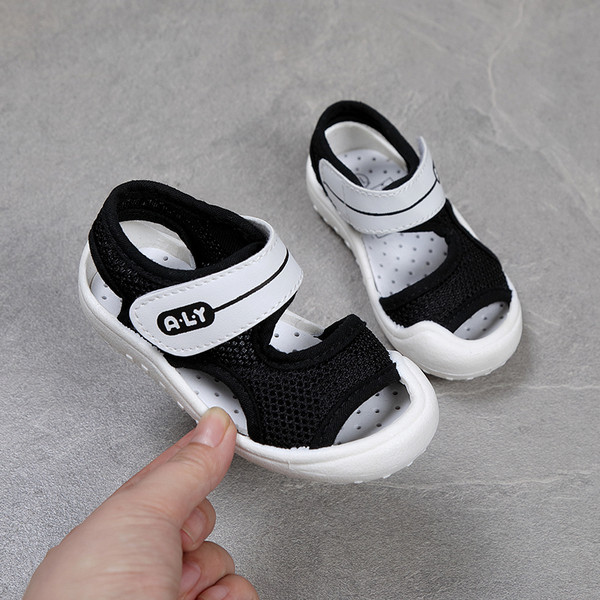 Gyermek szandál fiúknak és lányoknak négy színben