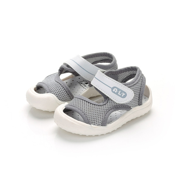 Gyermek szandál fiúknak és lányoknak négy színben