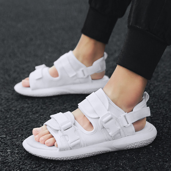 Modern férfi szandál három színben, lapos talppal