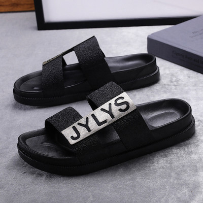 Modern férfi papucs fekete felirattal