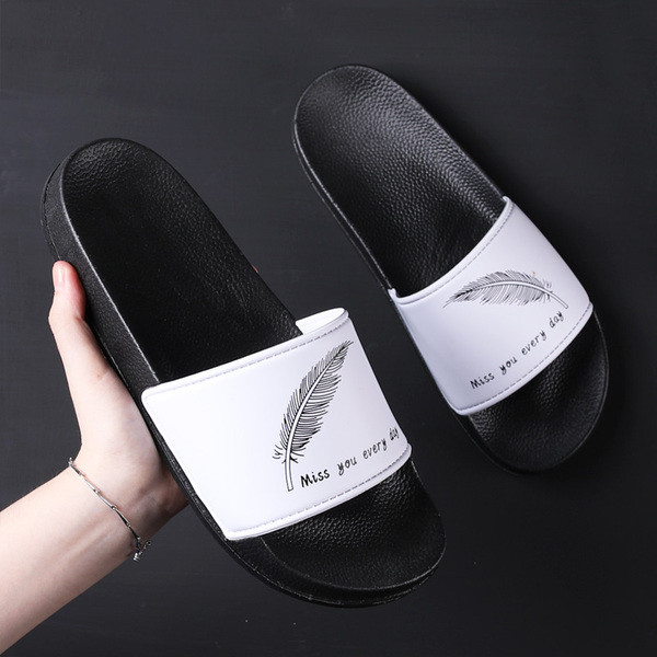 Alkalmi papucs férfiak és nők számára, különböző alkalmazásokkal