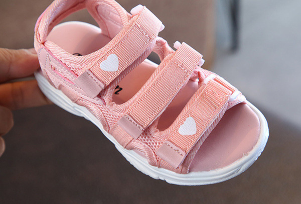 Alkalmi gyerekszandál rózsaszín, fekete és piros színben