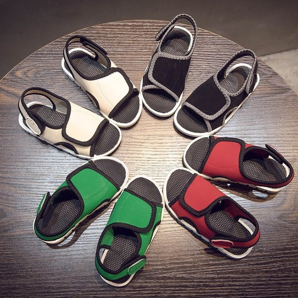 Alkalmi gyerekszandál fiúknak négy színben