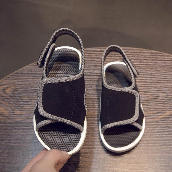 Alkalmi gyerekszandál fiúknak négy színben