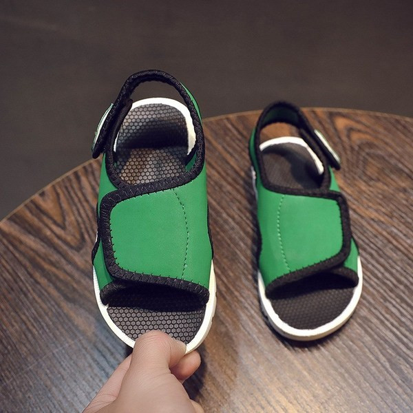 Alkalmi gyerekszandál fiúknak négy színben