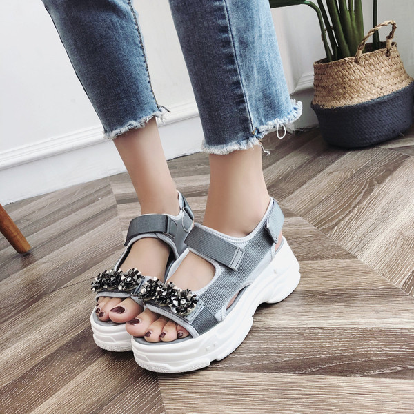 ÚJ Női szandál fekete és szürke színben folttal