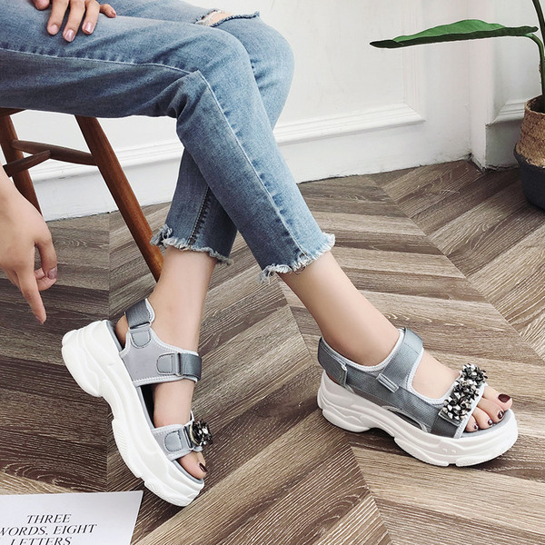 ÚJ Női szandál fekete és szürke színben folttal