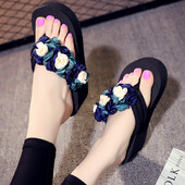 Női papucs 3D elemmel, négy színben