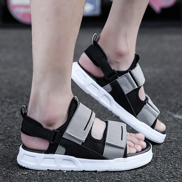 Stílusos férfi szandál több színben foltokkal