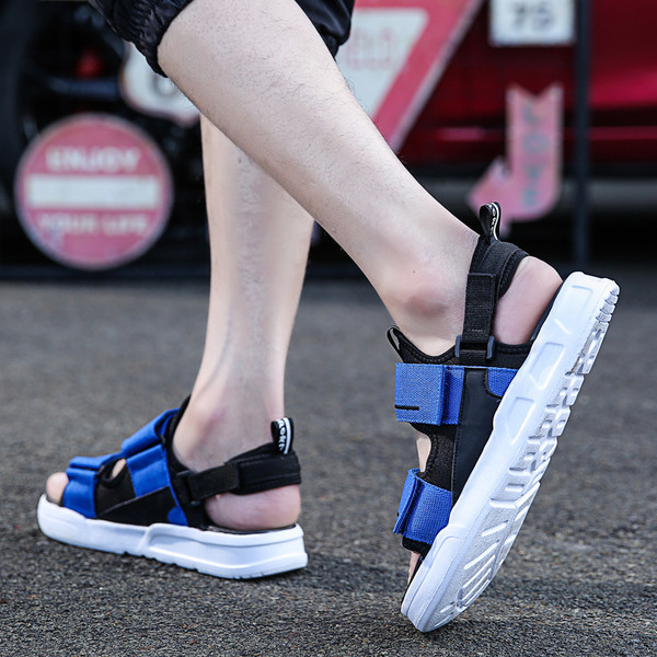 Stílusos férfi szandál több színben foltokkal