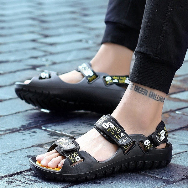 Μοντέρνα ανδρικά σανδάλια σε τρία χρώματα