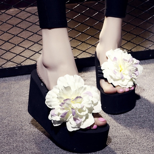 Női lábujj papucs magas talppal több színben