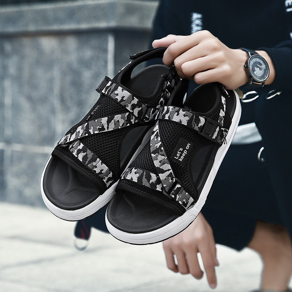 Modern férfi szandál három színben, vastag talppal