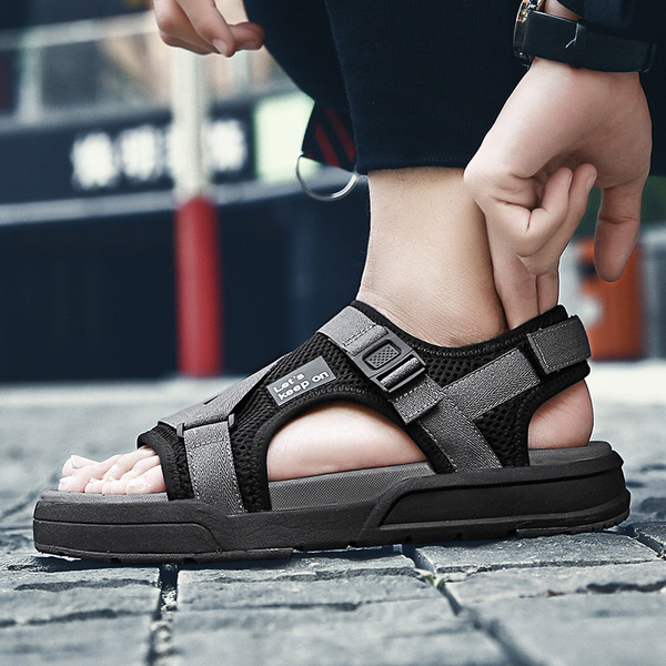 Modern férfi szandál három színben, vastag talppal