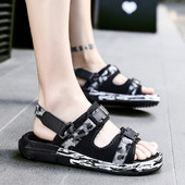 Modern férfi szandál három színben, mintás talppal