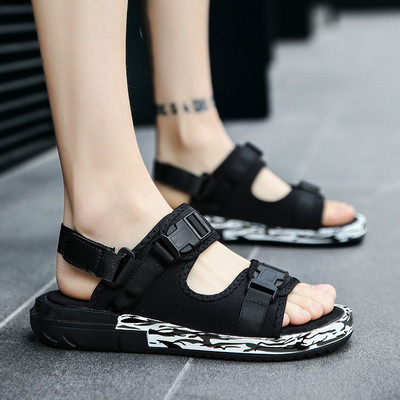 Modern férfi szandál három színben, mintás talppal