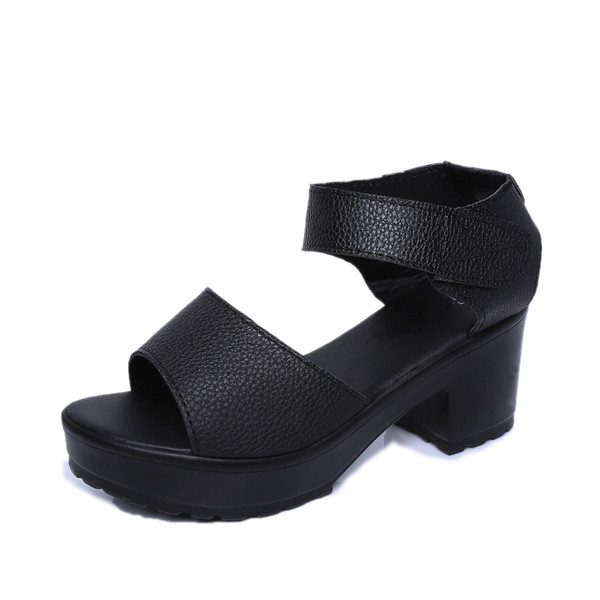 Eko bőrből készült alkalmi női szandál fehér és fekete színben