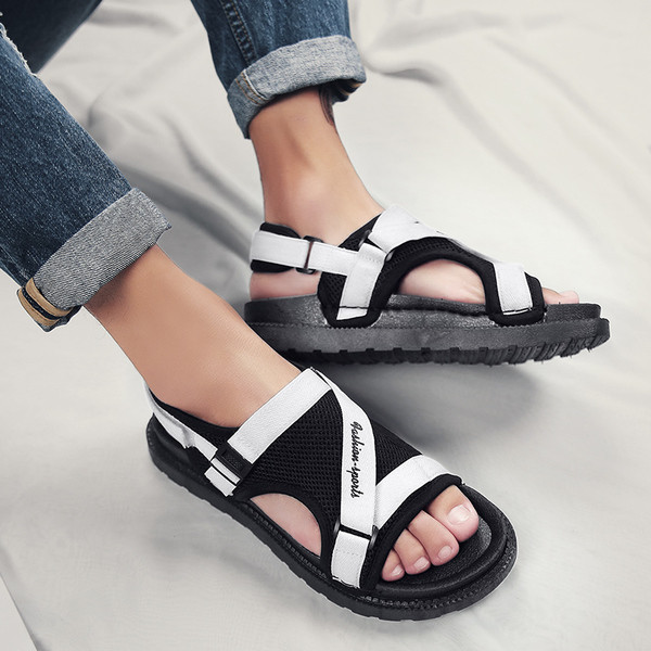 Modern férfi szandál két színben felirattal