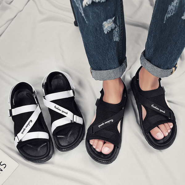 Modern férfi szandál két színben felirattal