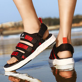 Férfi aktuális szandál több színben felirattal