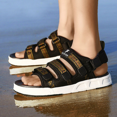 Férfi aktuális szandál több színben felirattal