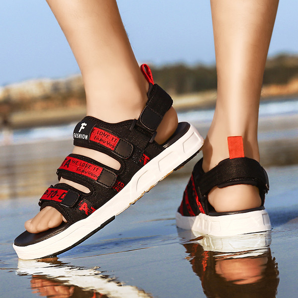 Férfi aktuális szandál több színben felirattal