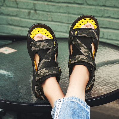 Férfi hétköznapi szandál állítható rögzítéssel, három színben