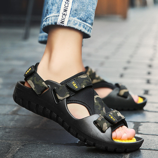 Férfi hétköznapi szandál állítható rögzítéssel, három színben