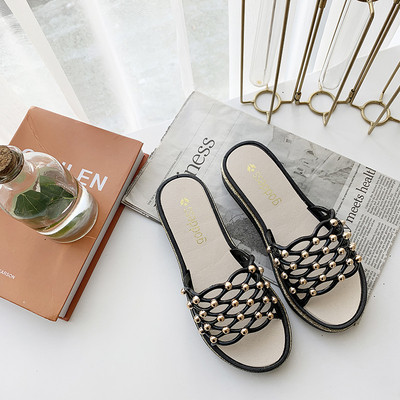 Papuci de dama decorati cu perle in trei culori