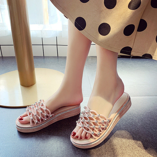 Papuci de dama decorati cu perle in trei culori