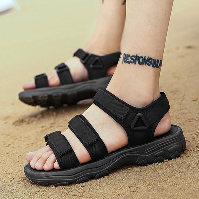 Modern férfi szandál három színben matricákkal