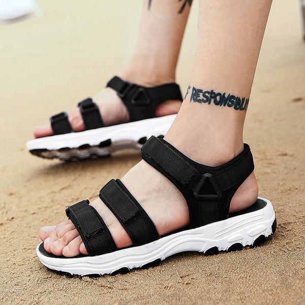 Modern férfi szandál három színben matricákkal