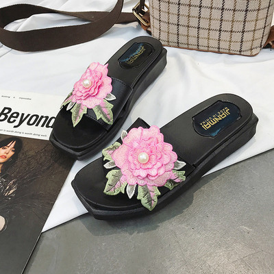 Női papucs 3D elemmel, három színben