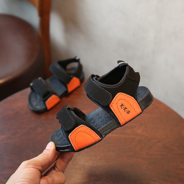 Modern gyerekszandál fiúknak és lányoknak három színben