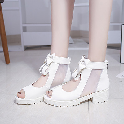 Μοντέρνα γυναικεία σανδάλια σε άσπρο και μαύρο χρώμα