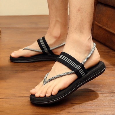 Casual sandals in three colors with a flat sole suitable for men and women