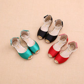 Stílusos gyerekszandál három színben gyöngyökkel