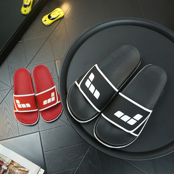 Καθημερινές παντόφλες κατάλληλες για άνδρες και γυναίκες σε διάφορα χρώματα