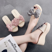 Modern női cipő több színben, szalag díszítéssel