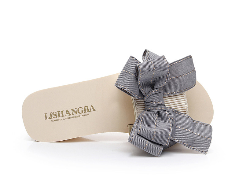 Modern női cipő több színben, szalag díszítéssel